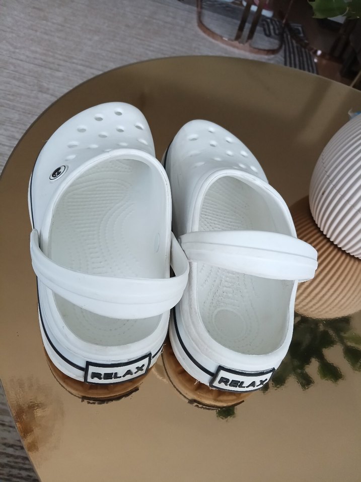 Beyaz Kadın Terlik, Minimalist Tasarım - Görsel 3