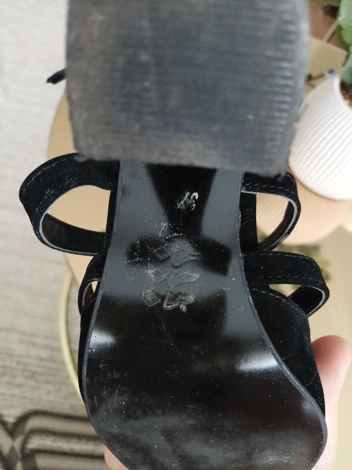 Siyah Süet Tokalı Gotik Topuklu Ayakkabı - Görsel 5