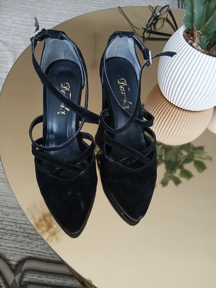 Siyah Süet Tokalı Gotik Topuklu Ayakkabı - Görsel 3