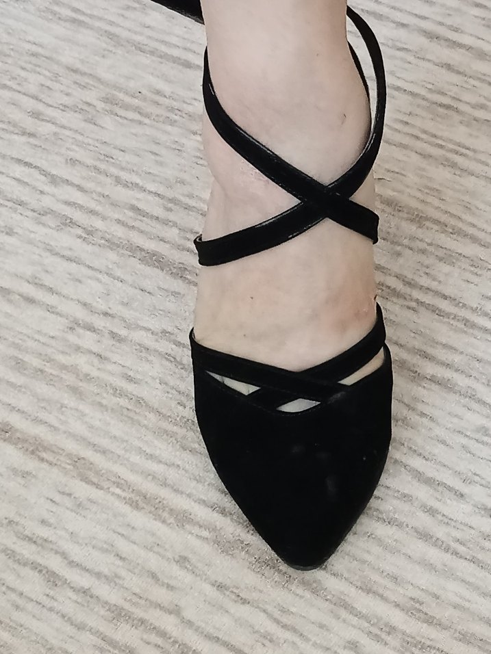 Siyah Süet Tokalı Gotik Topuklu Ayakkabı - Görsel 2