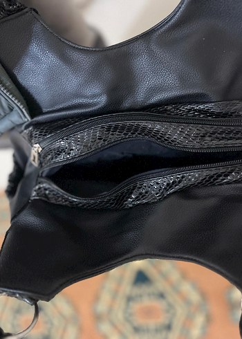 Beden Yılan Desenli Siyah Deri Gotik Çanta