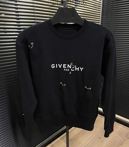 GIVENCHY Givenchy