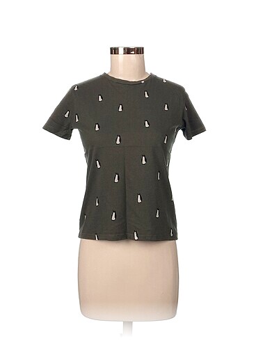 Pull and Bear T-shirt %70 İndirimli.