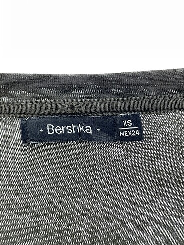 xs Beden haki Renk Bershka T-shirt %70 İndirimli.
