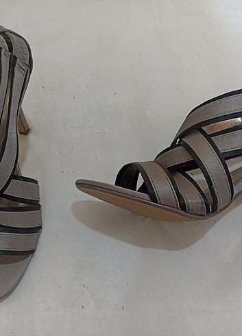Yazlık, şık ayakkabılar. Gri olan sıfır ürün.  - Görsel 2