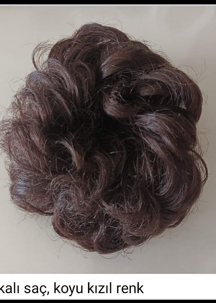 Topuz tutturma tokalı ve lastikli saçlar - Görsel 2