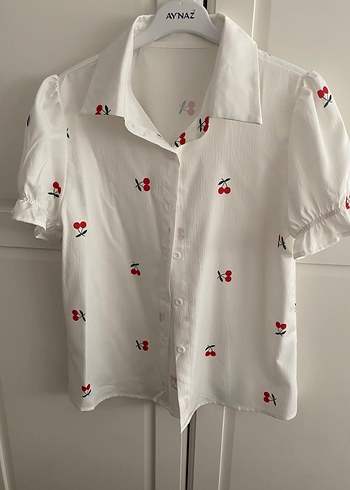 Kiraz Çiçeği Baskılı Beyaz Kısa Kollu Kadın Gömlek - Görsel 4