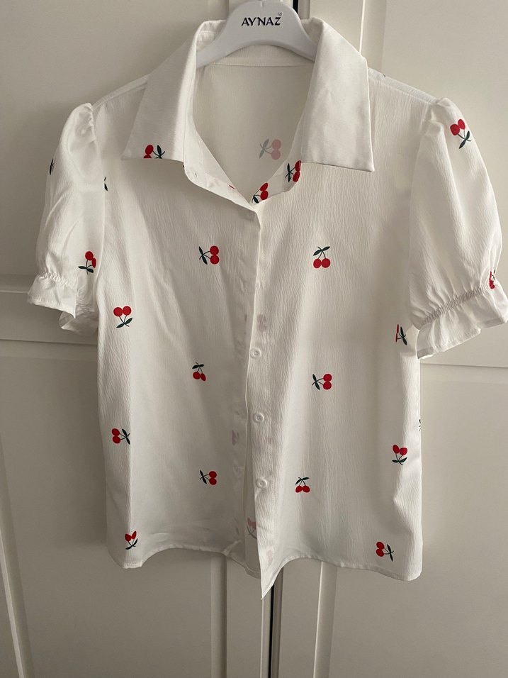 Kiraz Çiçeği Baskılı Beyaz Kısa Kollu Kadın Gömlek - Görsel 4