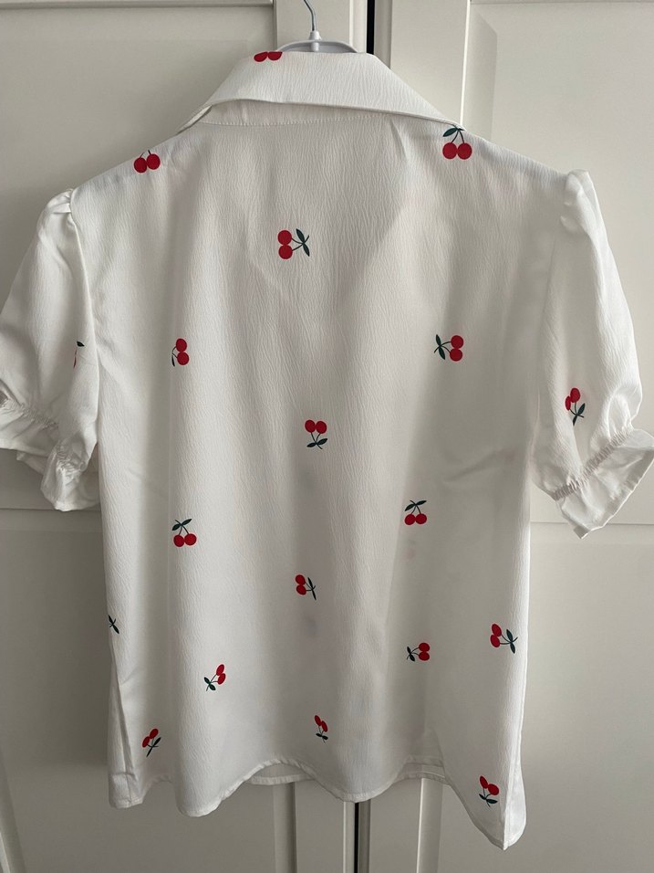 Kiraz Çiçeği Baskılı Beyaz Kısa Kollu Kadın Gömlek - Görsel 5