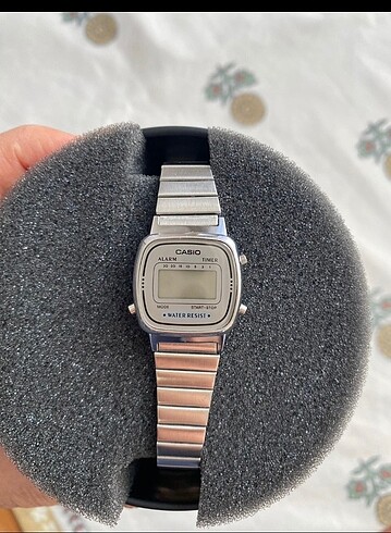 Casio retro saat