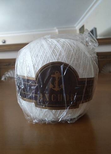 Anchor 70 numara, 100 Gr . ,6 katlı merserize beyaz dantel ipi. 