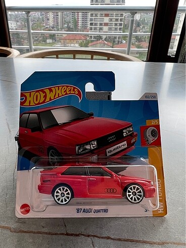 Hotwheels 87 Audi Quattro Kırmızı