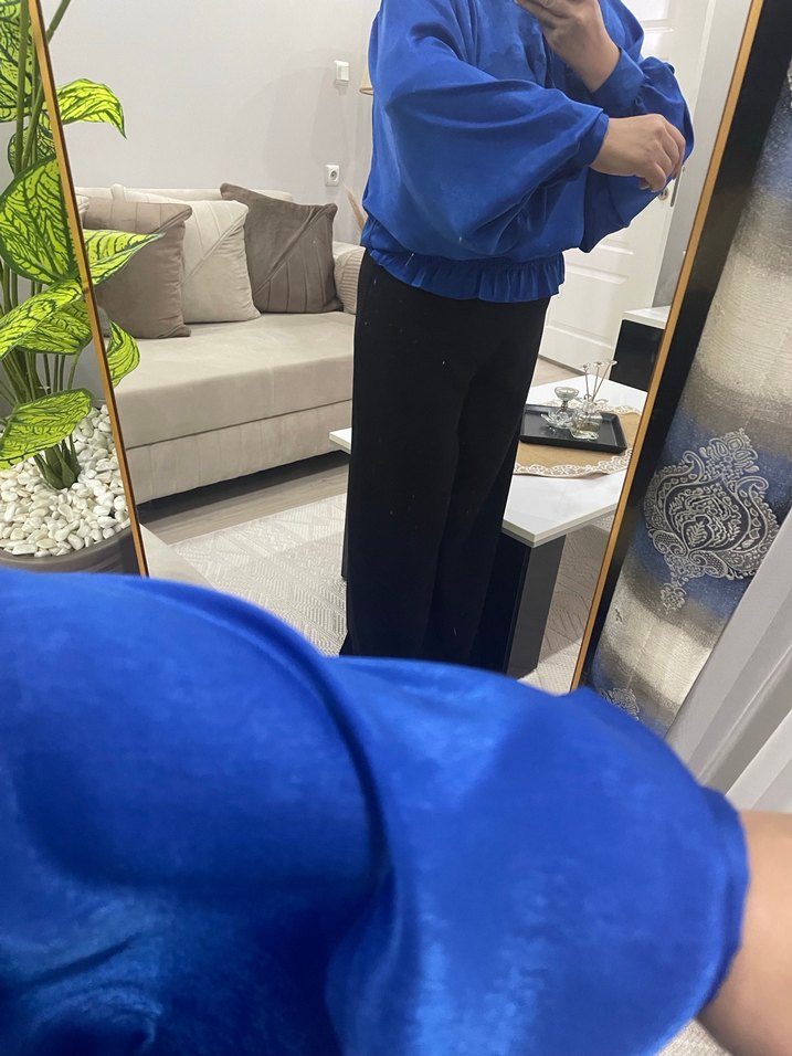 Mavi Yüksek Yakalı Uzun Kollu Kadın Bluz - Görsel 3