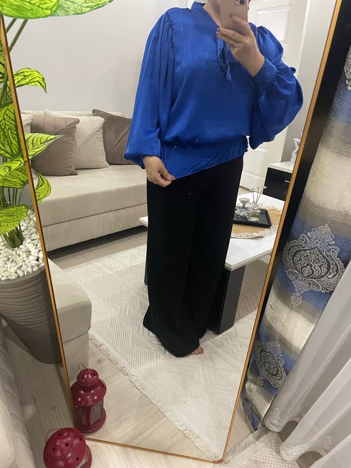 Mavi Yüksek Yakalı Uzun Kollu Kadın Bluz - Görsel 2