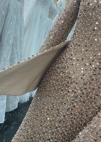 Bej Parlak Drapeli Uzun Abiye Elbise - Görsel 4