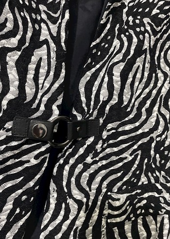 Zebra Desenli Düğmeli Kadın Blazer - Görsel 4