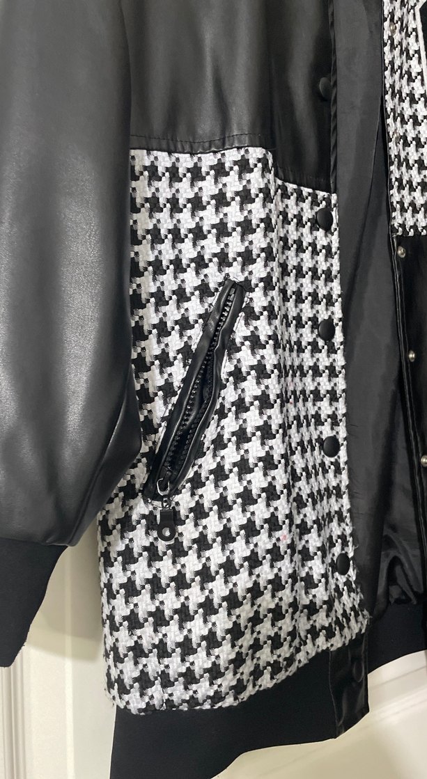 Düğmeli Siyah Deri Desenli Bomber Ceket - Görsel 2