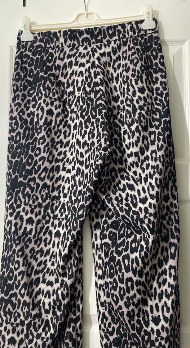 Kadın Gri Leopar Desenli Pilili Bol Kumaş Pantolon - Görsel 5