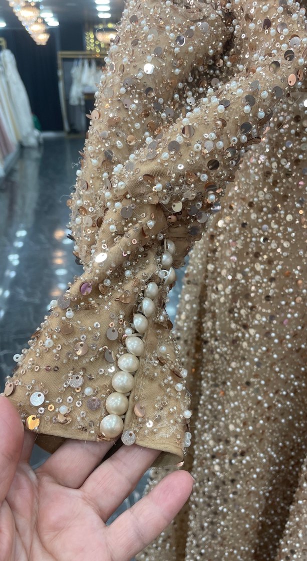 Uzun Kollu Parlak Kahverengi Payetli Abiye Elbise - Görsel 4