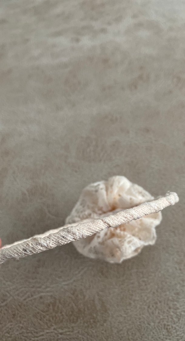 Beyaz Dantel Çiçekli Çocuk Taç - Görsel 3