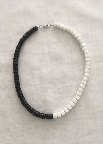 Uzun Siyah Beyaz Boncuklu Kolye - Görsel 3