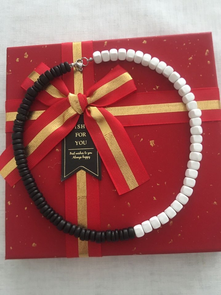 Uzun Siyah Beyaz Boncuklu Kolye - Görsel 2