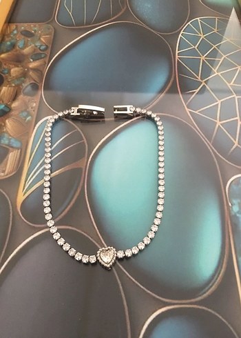 Zarif Kalp Detaylı Bileklik - Görsel 2