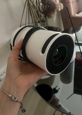 Beyaz Taşınabilir Projektör
