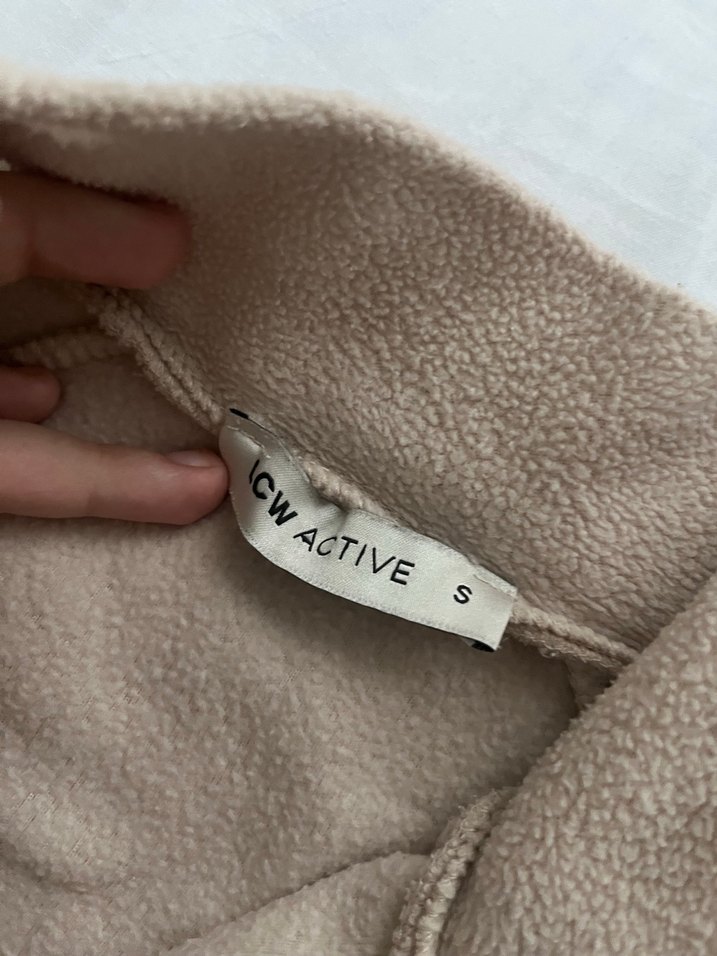 Bej Fermuarlı Yüksek Yakalı Kadın spor ceketi - Görsel 4