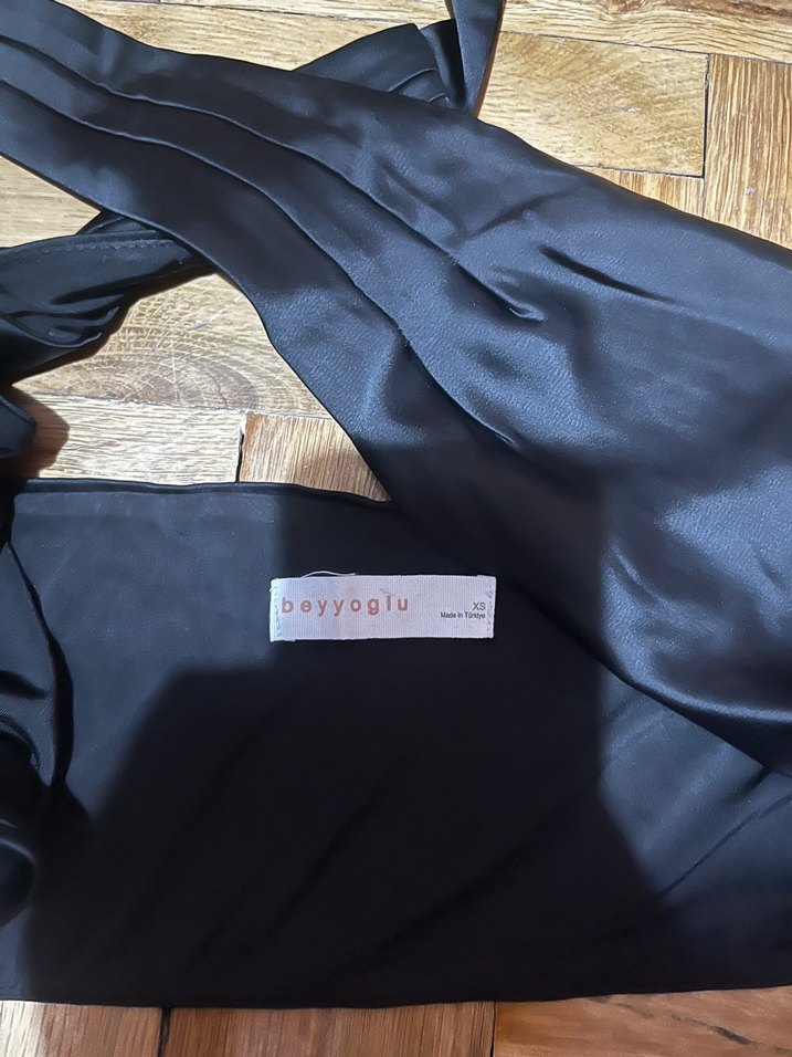 Siyah Parlak Kısa Halter Yaka Bel Detaylı Bustiyer - Görsel 2