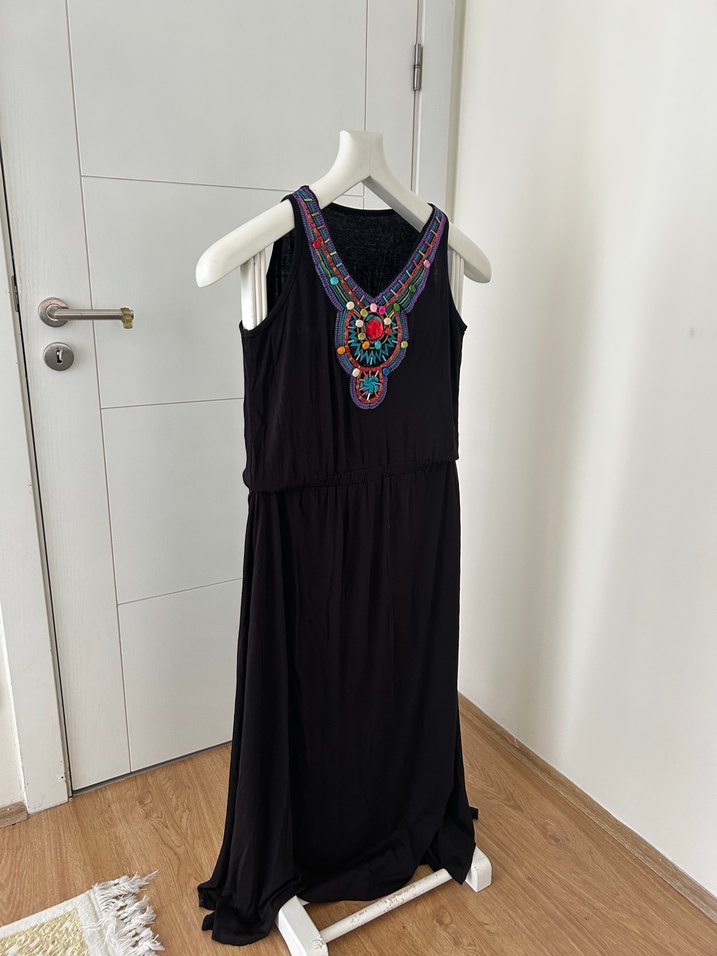 Boncuk İşlemeli V Yaka Uzun Bohem Elbise - Görsel 2