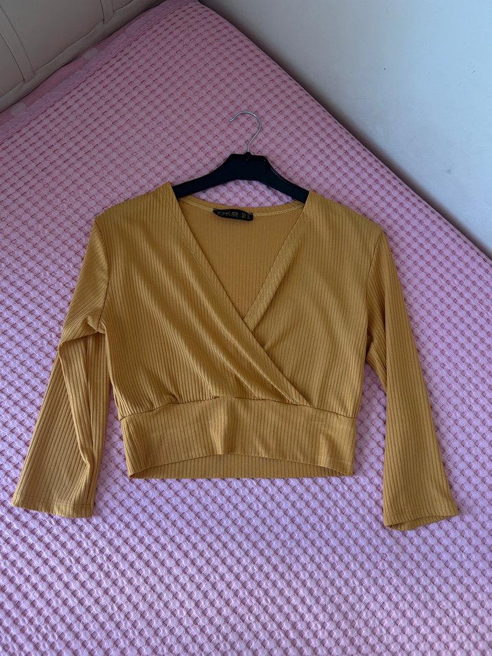 Sarı Piliseli V Yakalı Göğüs dekolteli bluz - Görsel 2