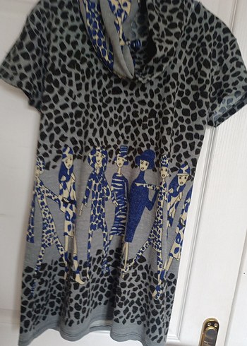 Desenli Gri Tunik, Kısa Kollu, Midi Boy - Görsel 4