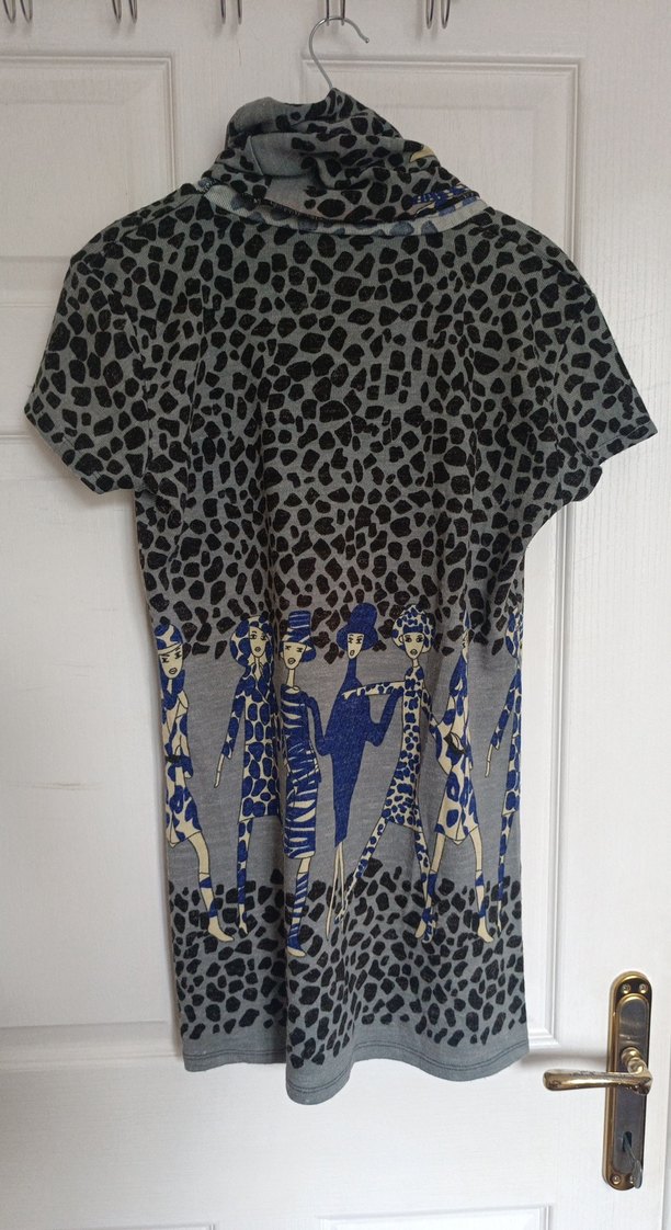 Desenli Gri Tunik, Kısa Kollu, Midi Boy - Görsel 5