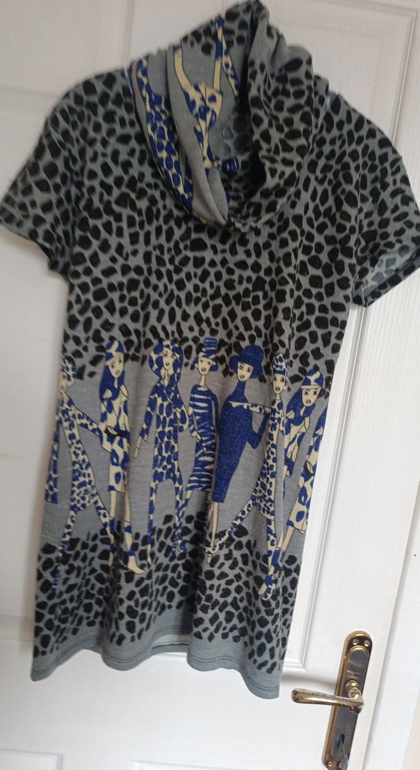 Desenli Gri Tunik, Kısa Kollu, Midi Boy - Görsel 4