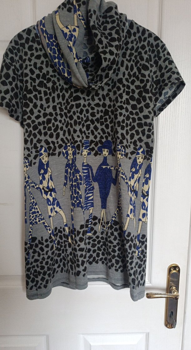 Desenli Gri Tunik, Kısa Kollu, Midi Boy - Görsel 2