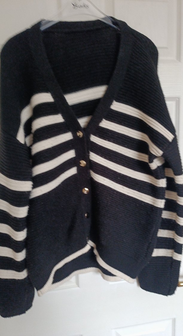 Gri Çizgili Kadın Triko Hırka - Görsel 4