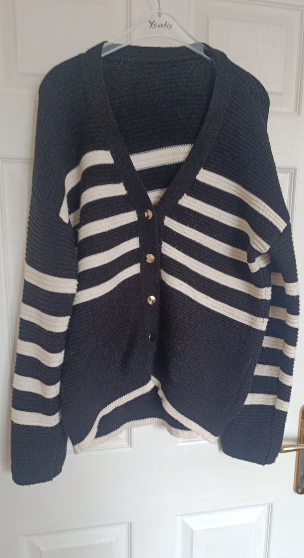 Gri Çizgili Kadın Triko Hırka - Görsel 3