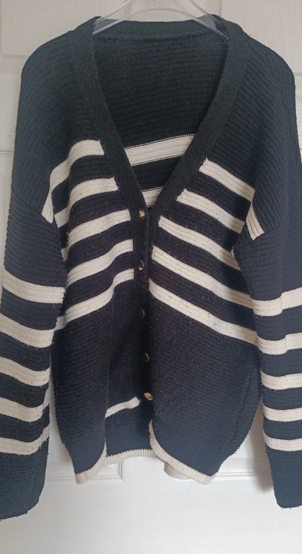 Gri Çizgili Kadın Triko Hırka - Görsel 2