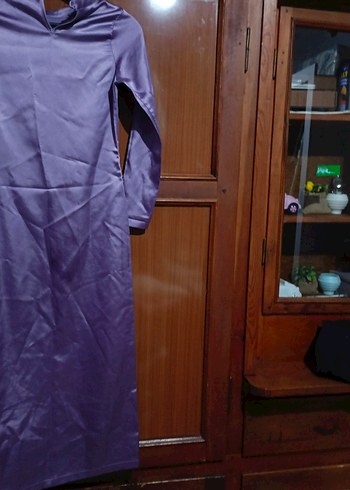 Uzun Kollu Mor Saten Elbise - Görsel 2