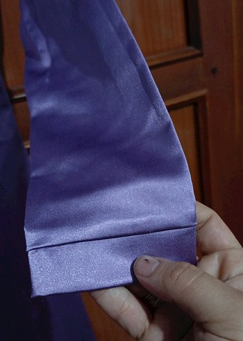 Uzun Kollu Mor Saten Elbise - Görsel 6