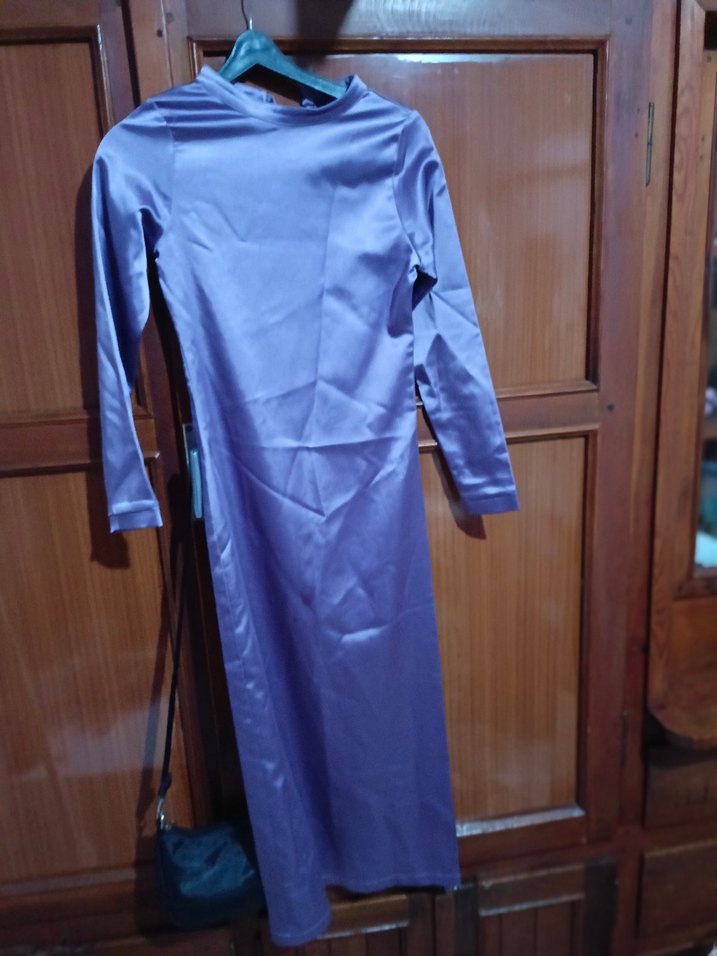 Uzun Kollu Mor Saten Elbise - Görsel 4