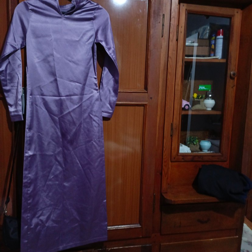 Uzun Kollu Mor Saten Elbise - Görsel 2