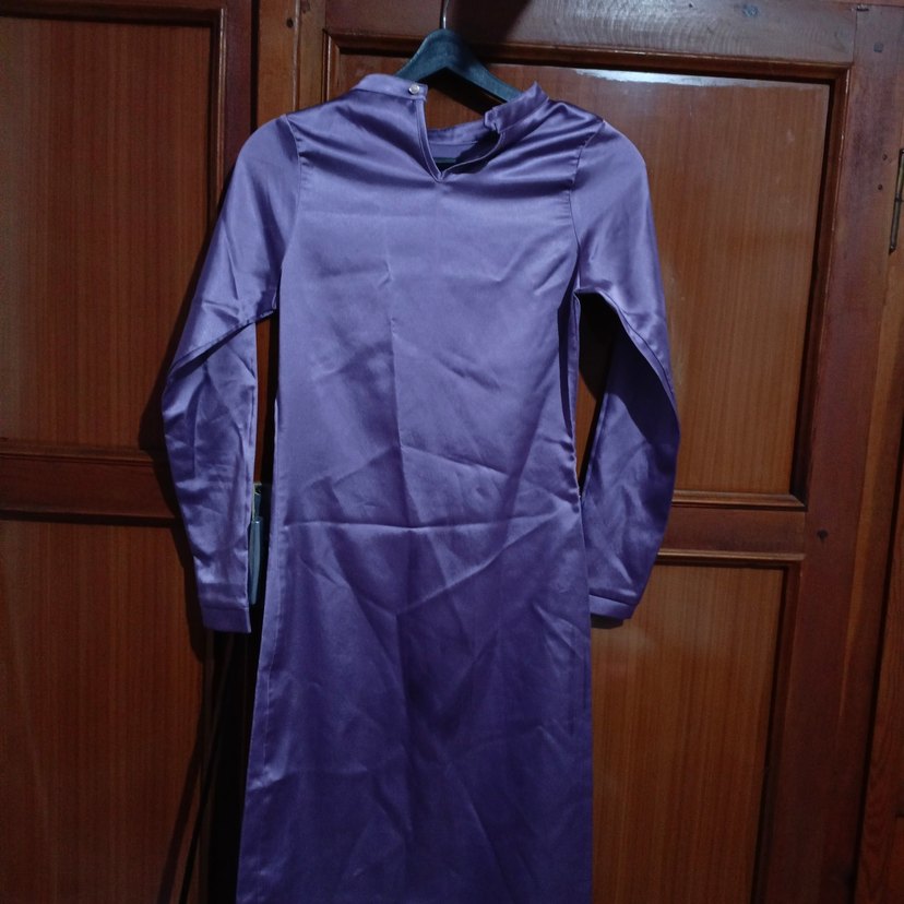 Uzun Kollu Mor Saten Elbise - Görsel 3