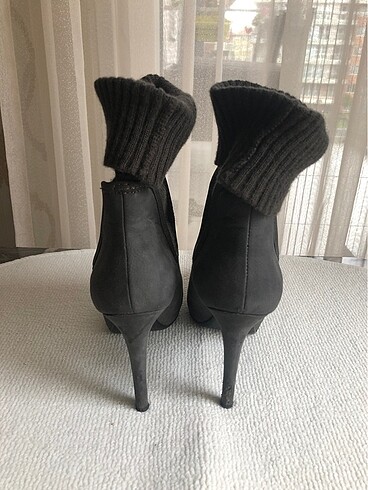 38 Beden Charles & Keith İnce Topuklu Bot