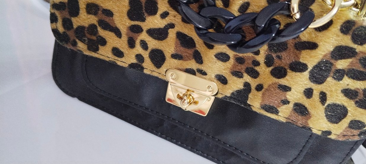 Zincir Detaylı Yılan Desenli Kadın El Çantası - Görsel 2