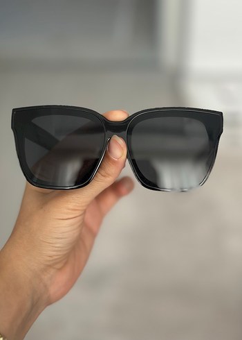 Kadın Siyah Şeffaf Minimalist Güneş Gözlüğü