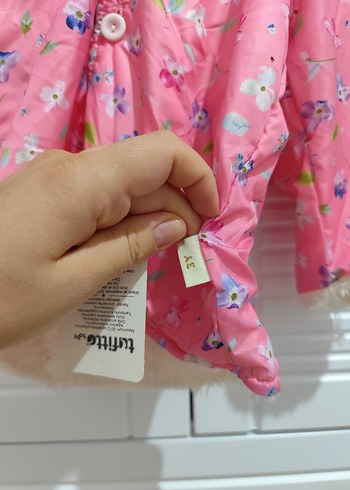 LC Waikiki Çiçek Desenli Kapüşonlu Kız Montu