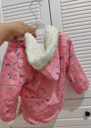 24-36 Ay Beden Çiçek Desenli Kapüşonlu Kız Montu
