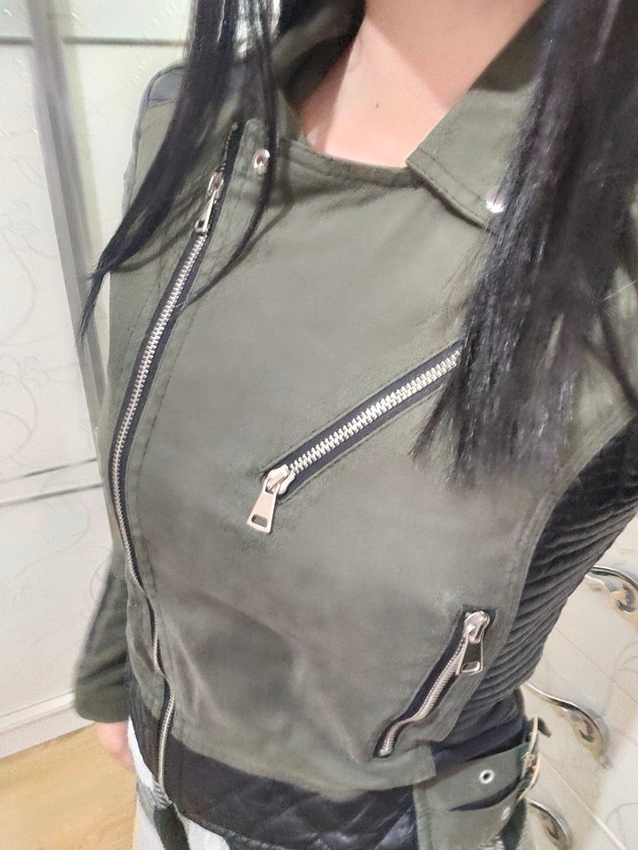 Parlak Hologramlı Siyah Crop - Görsel 2